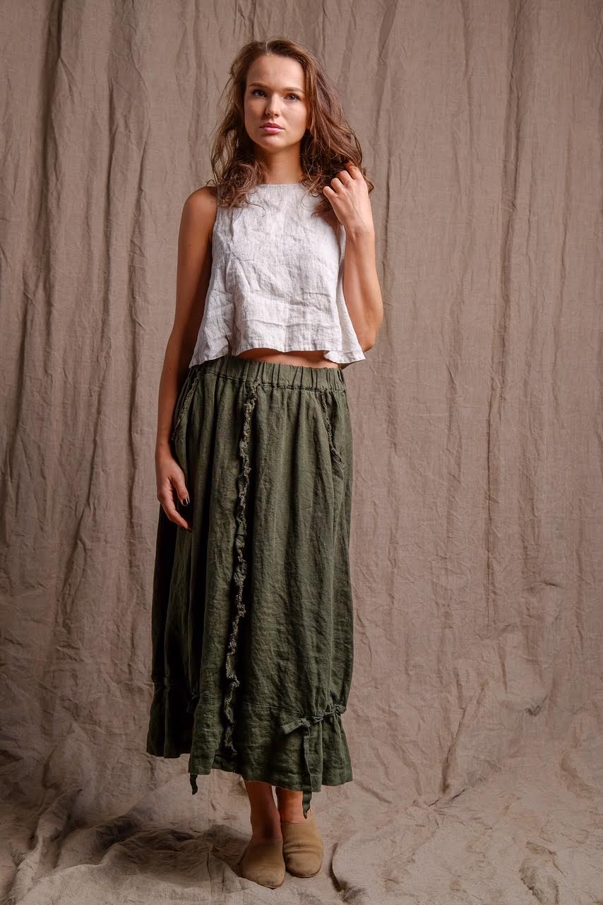 linen-natural-sleeveless-top-green-skirt-outfit